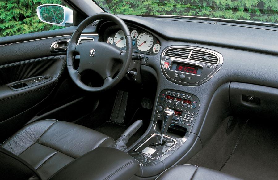 Интерьер Peugeot 607 1999 года  (фото 27 из 53)